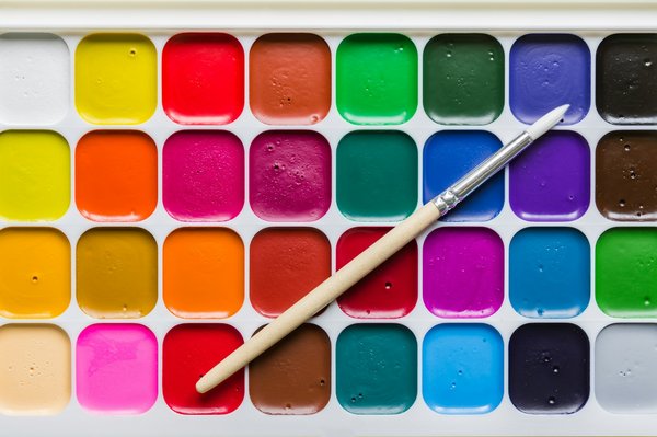 Peut-on trouver une croisière qui propose des cours de peinture aquarelle avec des artistes en mer?