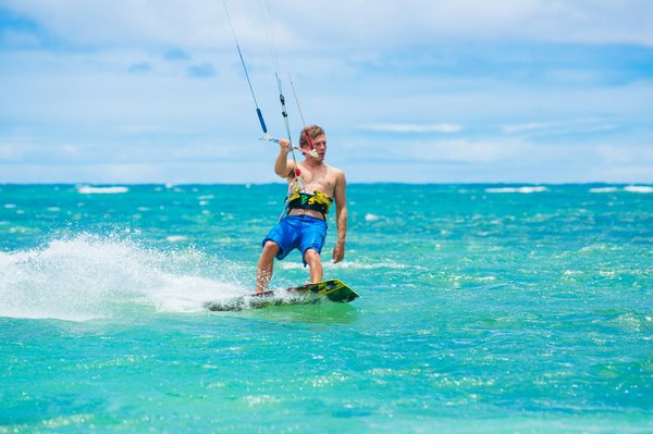 Où trouver les meilleures plages pour la pratique du kitesurf au Brésil : spots et périodes recommandées ?